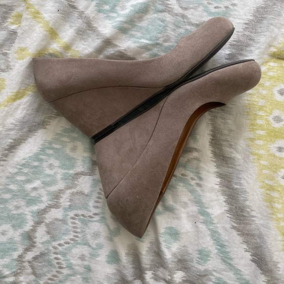 💕 NEW Chinese Laundry Tan/Light Brown Wedges, Autumn Favorite 🍂🍃 - Picture 5 of 6